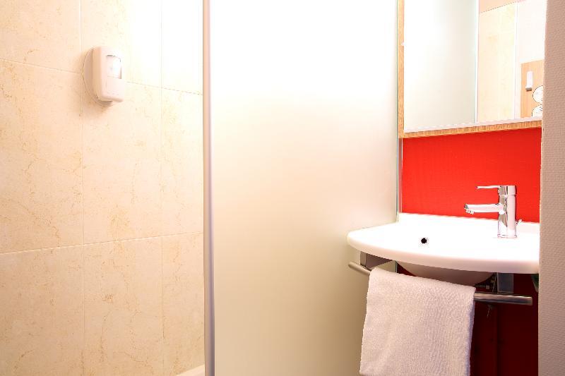 B&B Hotel Saint-Witz Buitenkant foto